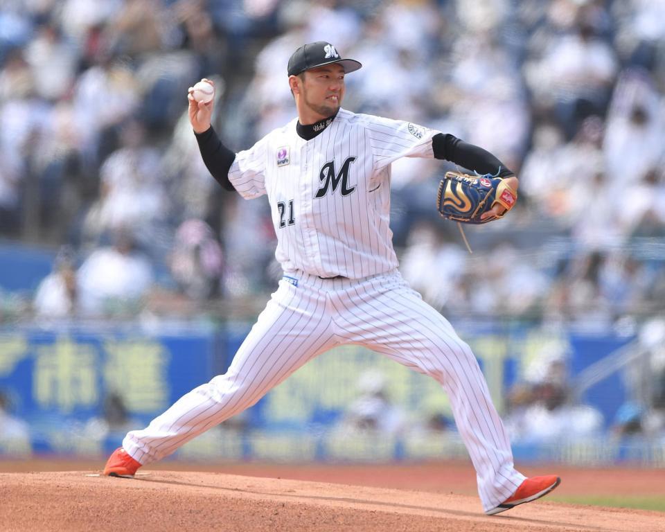 　試合前に行われた引退セレモニーでマウンドに上がった内竜也氏（撮影・伊藤笙子）