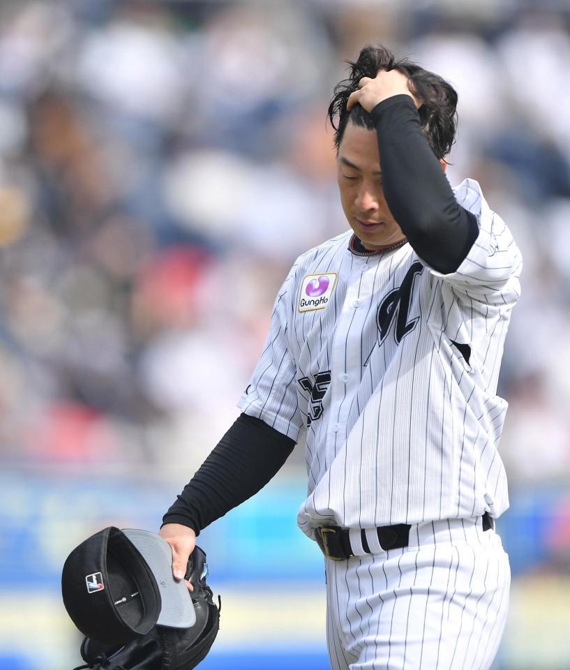 　２回に４点を失った美馬（撮影・伊藤笙子）