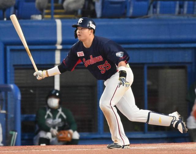 ヤクルトが１イニング３発　村上どよめきの８号ソロにサンタナ＆オスナが来日１号