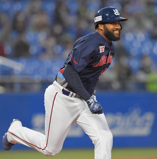 ヤクルトが3年ぶり5連勝で2位浮上 中村、村上、サンタナ、オスナがアーチ競演