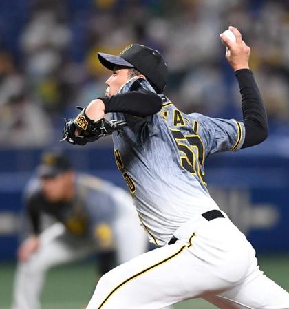 　力投する青柳（撮影・北村雅宏）