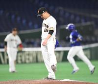 　５回、今村はビシエド（右）に２ランを浴びる（撮影・佐藤厚）