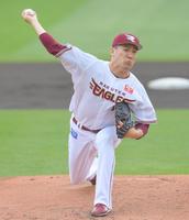 　力投する田中将（撮影・高石航平）