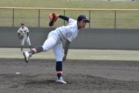 　七回に登板し無失点に抑えた神戸弘陵・時沢健斗