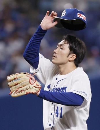 　７回途中４失点で２敗目を喫した中日・勝野（共同）