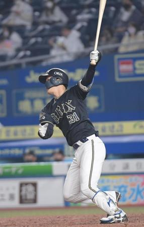 ５回、左越えに３点本塁打を放つ太田（撮影・三好信也）