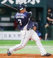 ４回西武２死、山川が左越えに本塁打を放つ＝ペイペイドーム