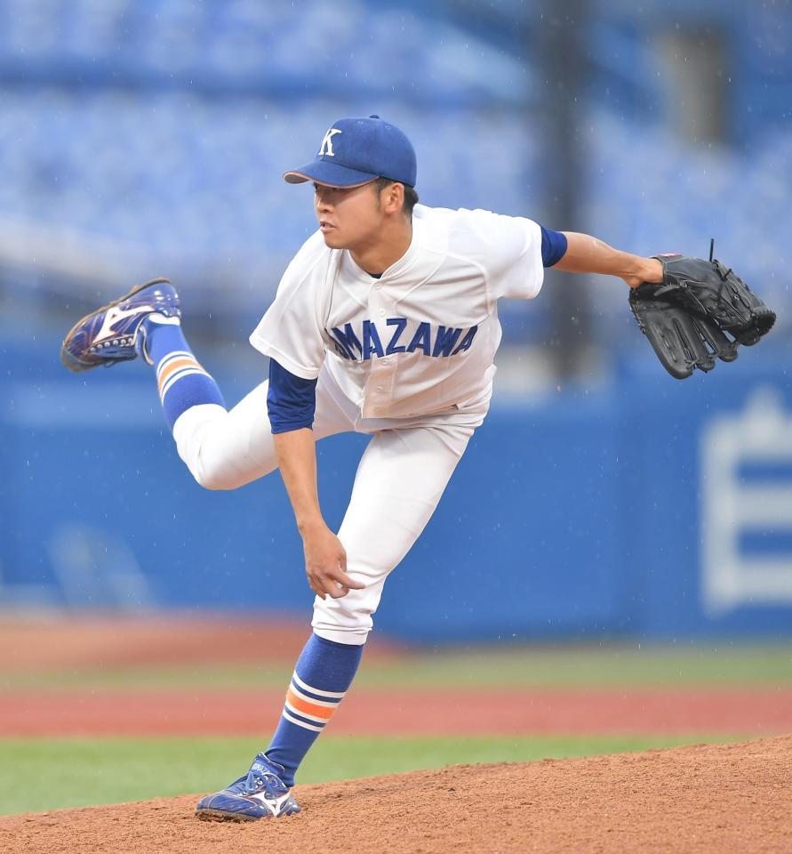 雨の中力投する駒大・福山（撮影・伊藤笙子）