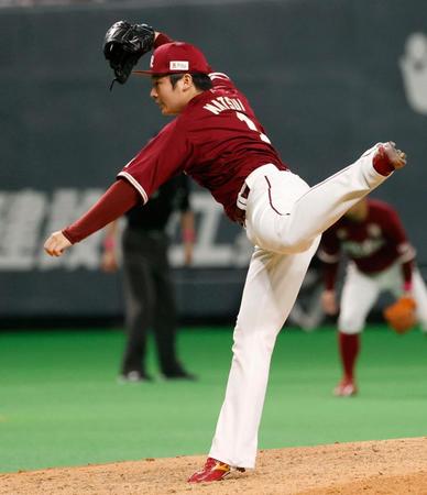 ９回に登板し、通算１５０セーブを達成した楽天・松井