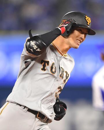 　９回、右越えソロを放った若林（撮影・伊藤笙子）