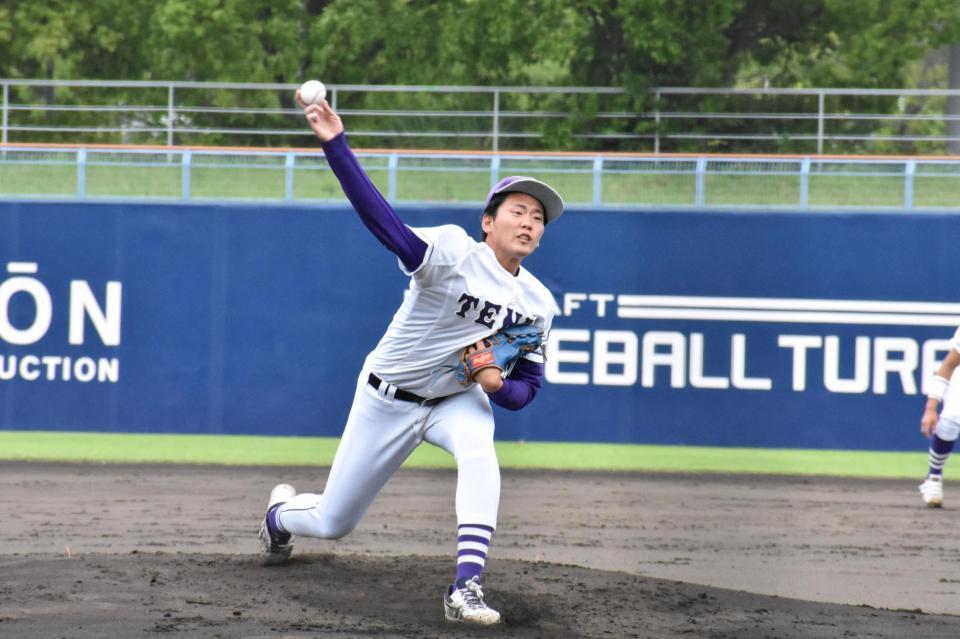 ４回無安打無失点投球と力投した天理大・牛島樹投手