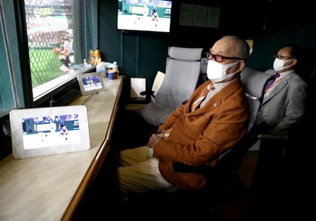 巨人・長嶋茂雄氏　生観戦で「今年の阪神は強い、手ごわい」佐藤輝にも言及