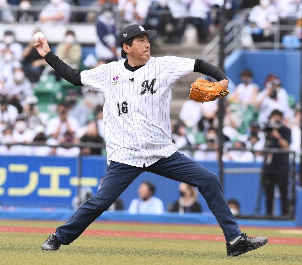 石橋貴明が始球式で山川を打者指名 デビュー戦の佐々木朗希に配慮 マウンド前から投球 野球 デイリースポーツ Online