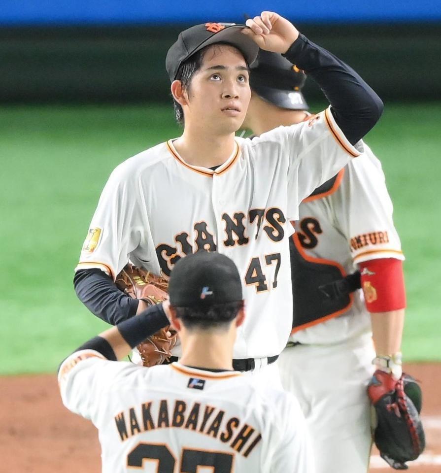 　６回途中、降板する高橋