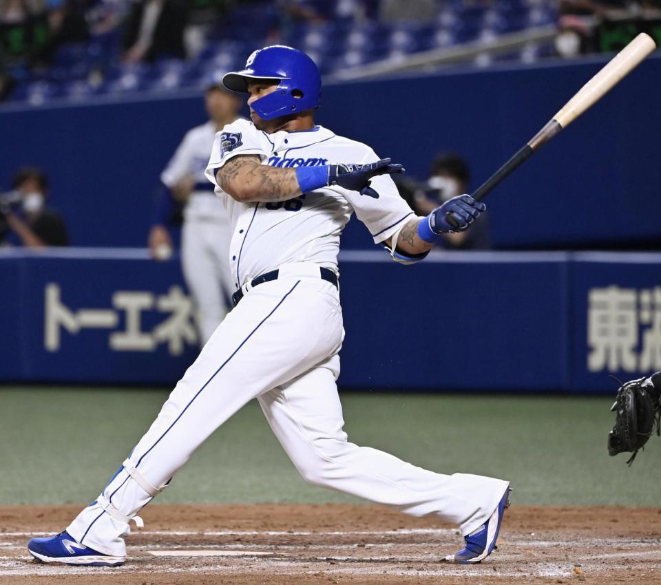 　３回、ビシエドが中前に適時打を放つ