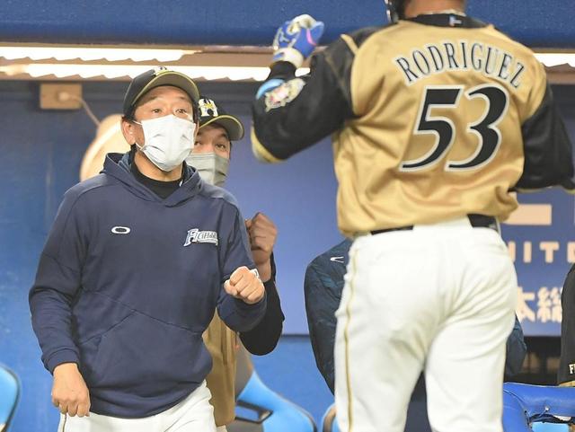 日本ハム・栗山監督「なんとか粘ってひっくり返したかった」早め継投を説明