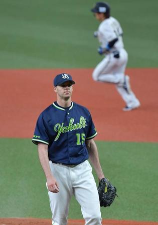 　１回、吉田正に先制２ランを浴びるバンデンハーク（撮影・神子素慎一）