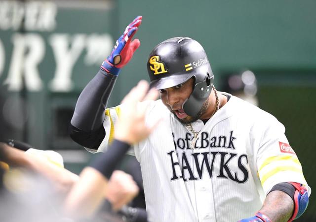 ソフトバンク・バレンティンが待望の今季１号、２号！３００号の大台にリーチ