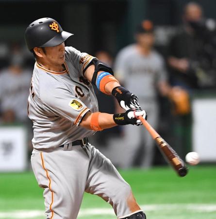 　６回、ソロを放つ中島（撮影・北村雅宏）