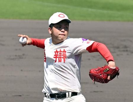 先発し力投する智弁和歌山・中西＝皇子山球場（撮影・山口登）