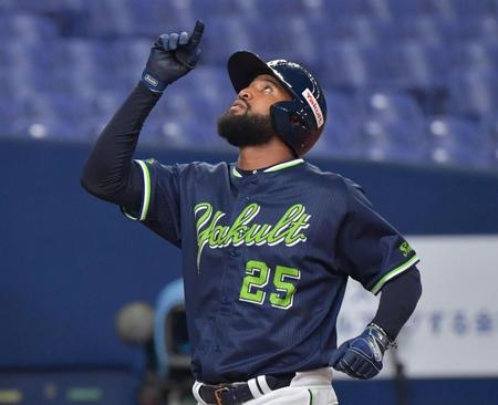 ２回、ソロを放ち生還するサンタナ（撮影・神子素慎一）