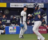 １回、村上に先制犠飛を許した田嶋（撮影・神子素慎一）