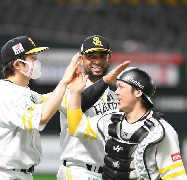 ソフトバンク バレンティン2発 超気持ちいい 通算300本塁打にあと1 野球 デイリースポーツ Online ソフトバンク バレンティン2発 超気持ちいい 通算300本塁打にあと1 野球 デイリースポーツ Online