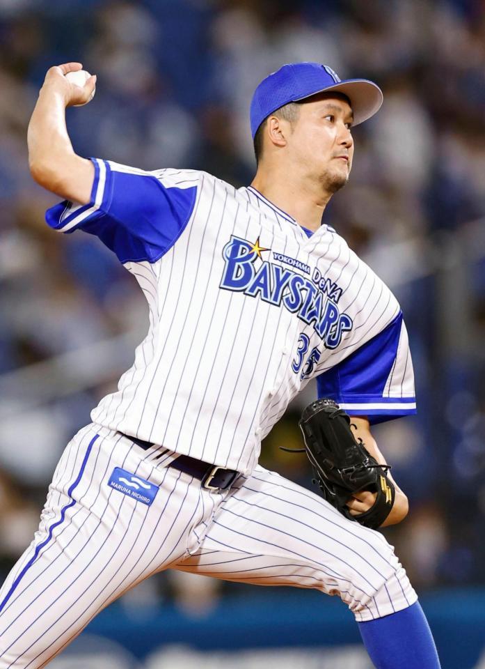 ８回に登板し２勝目を挙げたＤｅＮＡ・三上＝横浜