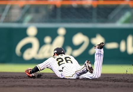 １回、北條は伏見の打球を好捕する（撮影・山口登）