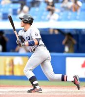 　７回、代打で登場した清原正吾は右飛に終わる＝神宮（撮影・佐藤厚）