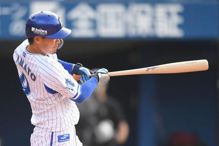 　９回、サヨナラ二塁打を放つ大和（撮影・伊藤笙子）