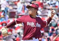 　力投する先発の早川（撮影・立川洋一郎）