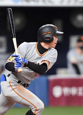 ９回、同点となる適時三塁打を放つ松原＝京セラドーム大阪（撮影・北村雅宏）