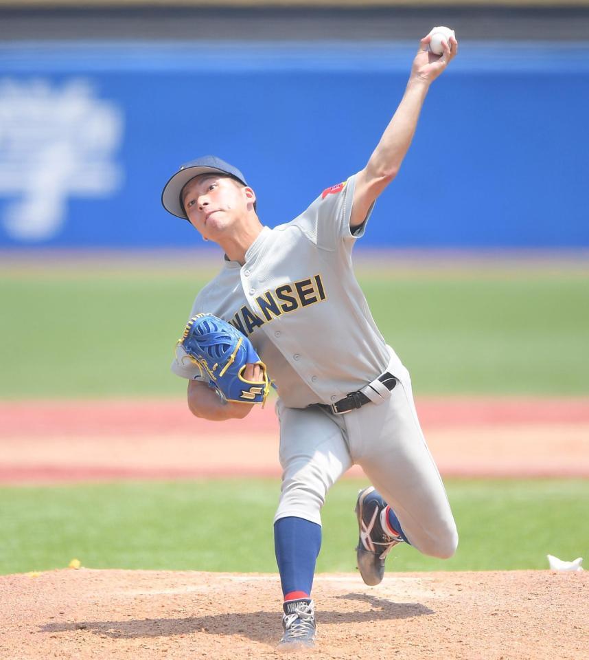 力投する関学大・黒原拓未＝神宮球場（撮影・伊藤笙子）