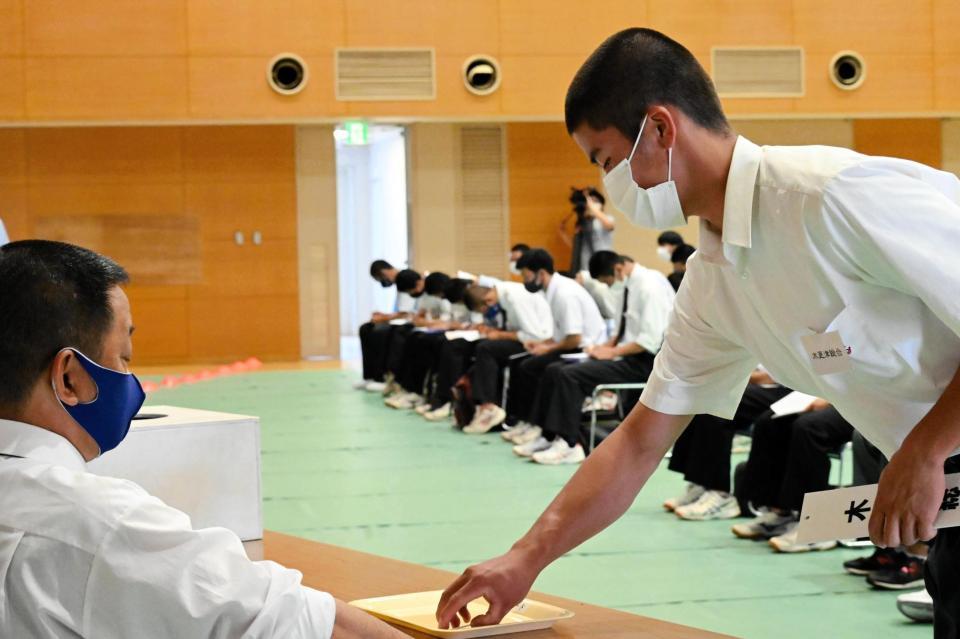 今夏の千葉大会の組み合わせ抽選会に参加した木更津総合の主将・山中（代表撮影）