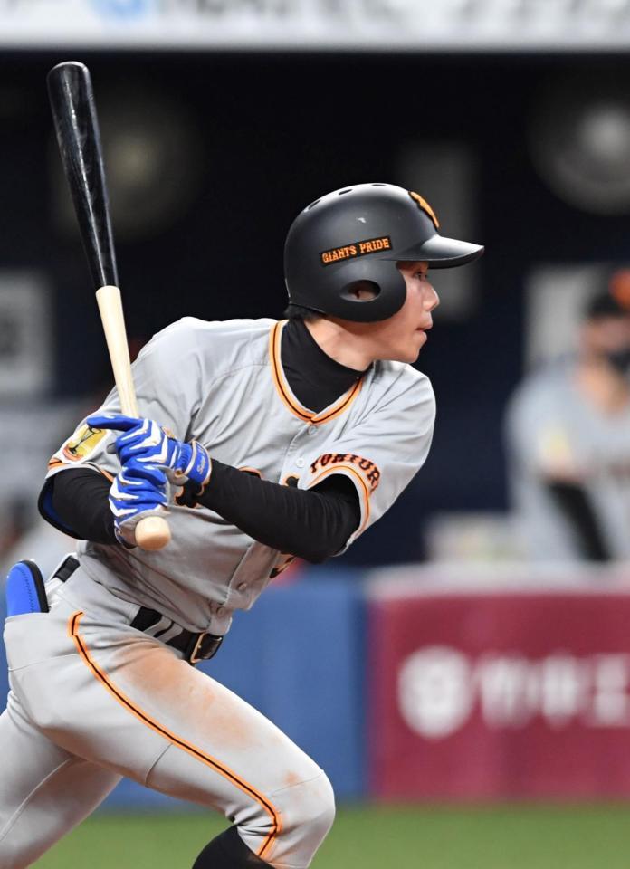 ９回、同点となる適時三塁打を放つ松原＝京セラドーム大阪（撮影・北村雅宏）