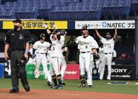 ２回、３点を先制し盛り上がるオリックスナイン＝京セラドーム大阪（撮影・山口登）