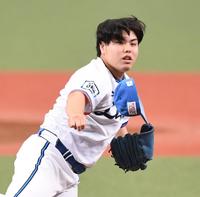 ９回、力投で帽子が脱げる平良