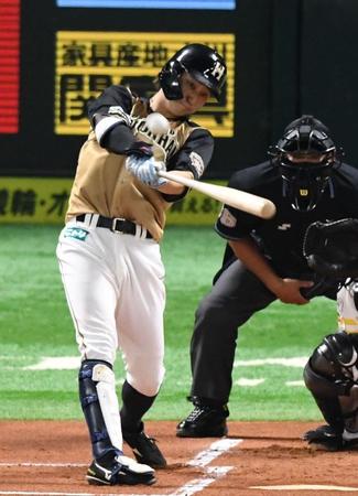 １回、浅間が右越え先頭打者弾を放つ