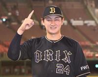 　単独首位に笑顔の紅林（撮影・金田祐二）