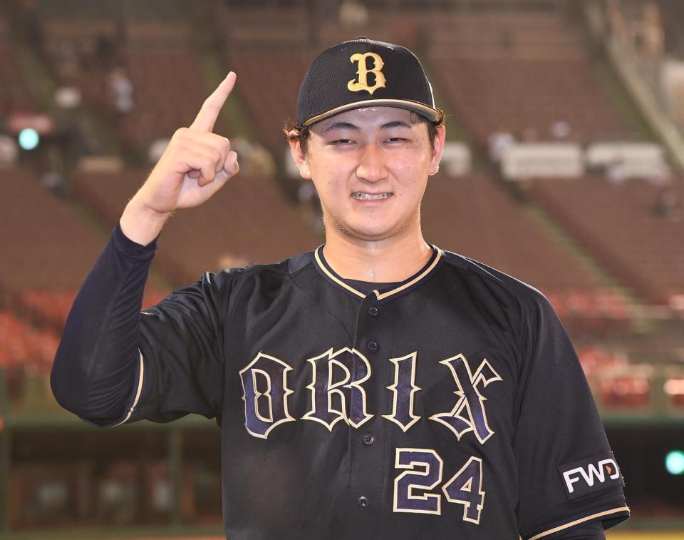 　単独首位に笑顔の紅林（撮影・金田祐二）