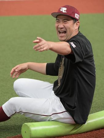 　リラックスした表情を見せる田中将（撮影・三好信也）
