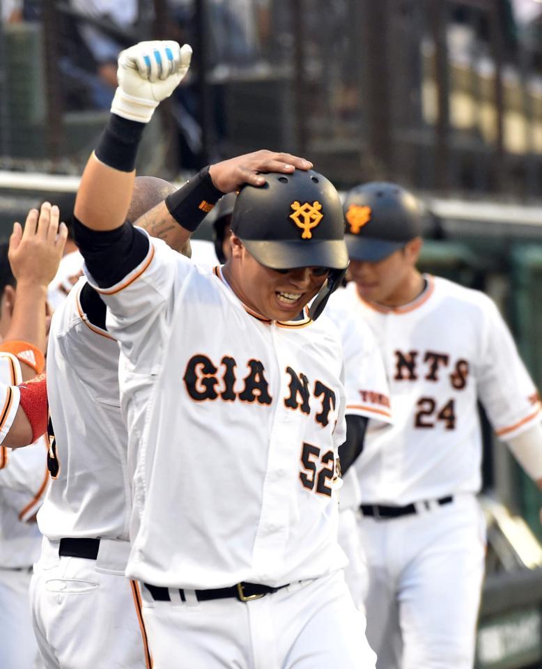 　４回、北村は左越えにがい旋弾を放つ（撮影・佐藤厚）