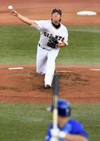 　１回、佐野と対戦する山口（撮影・佐藤厚）