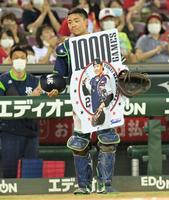 　１０００試合出場を達成した中村（撮影・立川洋一郎）