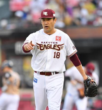 　１回を無失点に抑え、声を上げる楽天・田中将（撮影・西岡正）