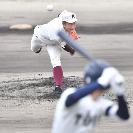 　１回、大阪桐蔭・花田と対戦する高知・森木（撮影・吉澤敬太）