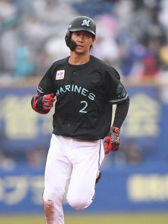 　３回、右越えソロを放ち、ベースを回る藤原（撮影・開出牧）