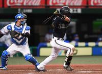 　３回、左前適時二塁打を放った宗（撮影・園田高夫）