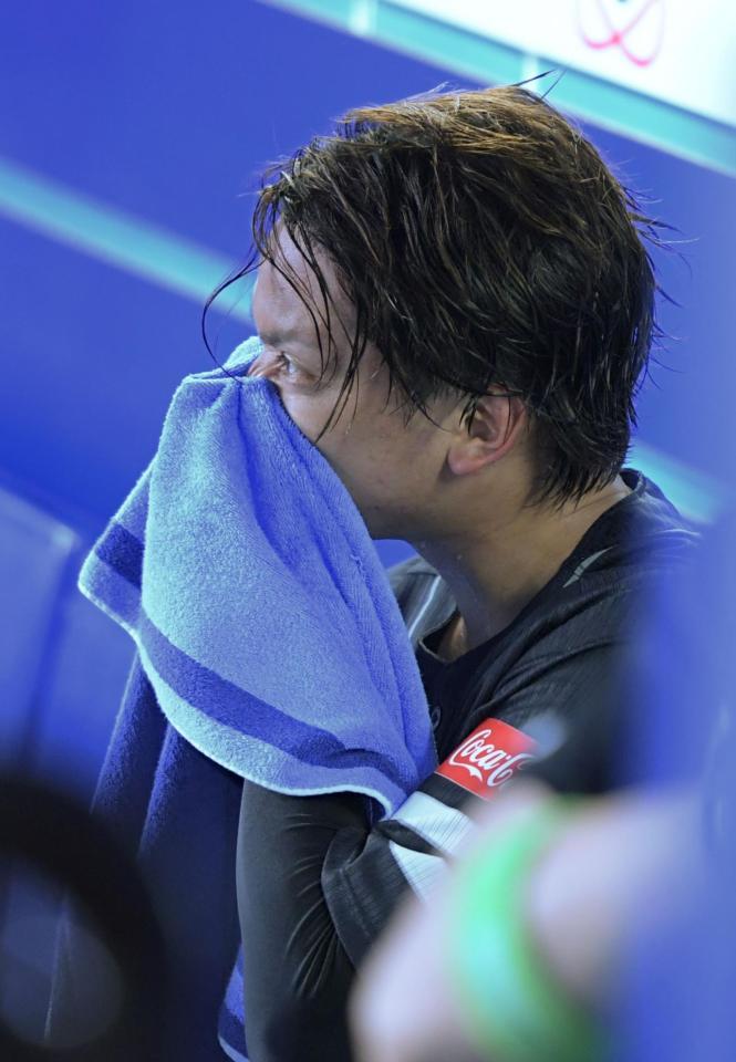 　５回４失点で降板の東浜＝ＺＯＺＯマリンスタジアム（撮影・三好信也）